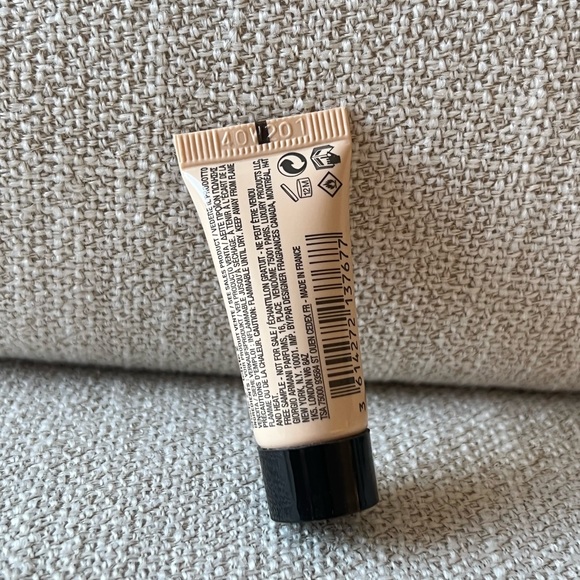 Armani Luminous Silk Perfect Glow Flawless Oil Free Foundation Travel size 5ml - Picture 2 of 2